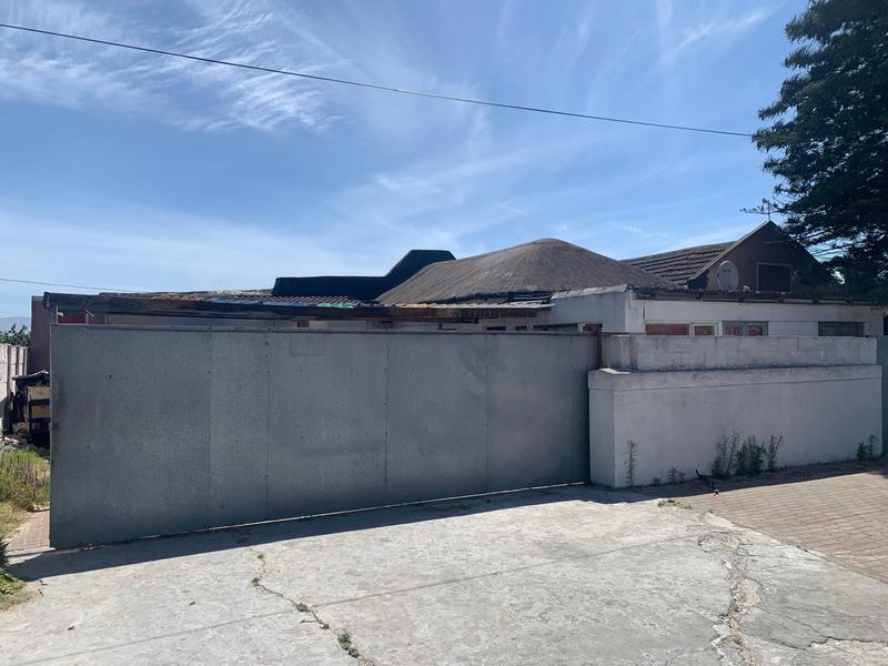 8 Bedroom Property for Sale in Montana Western Cape